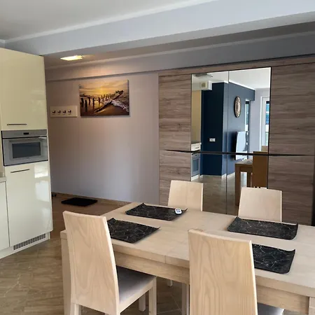 Amon Darlowek Emilia Strupiechowska