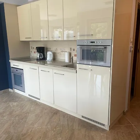 Amon Darlowek Emilia Strupiechowska