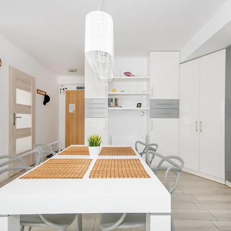 Amon Darlowko Emilia Strupiechowska Apartment